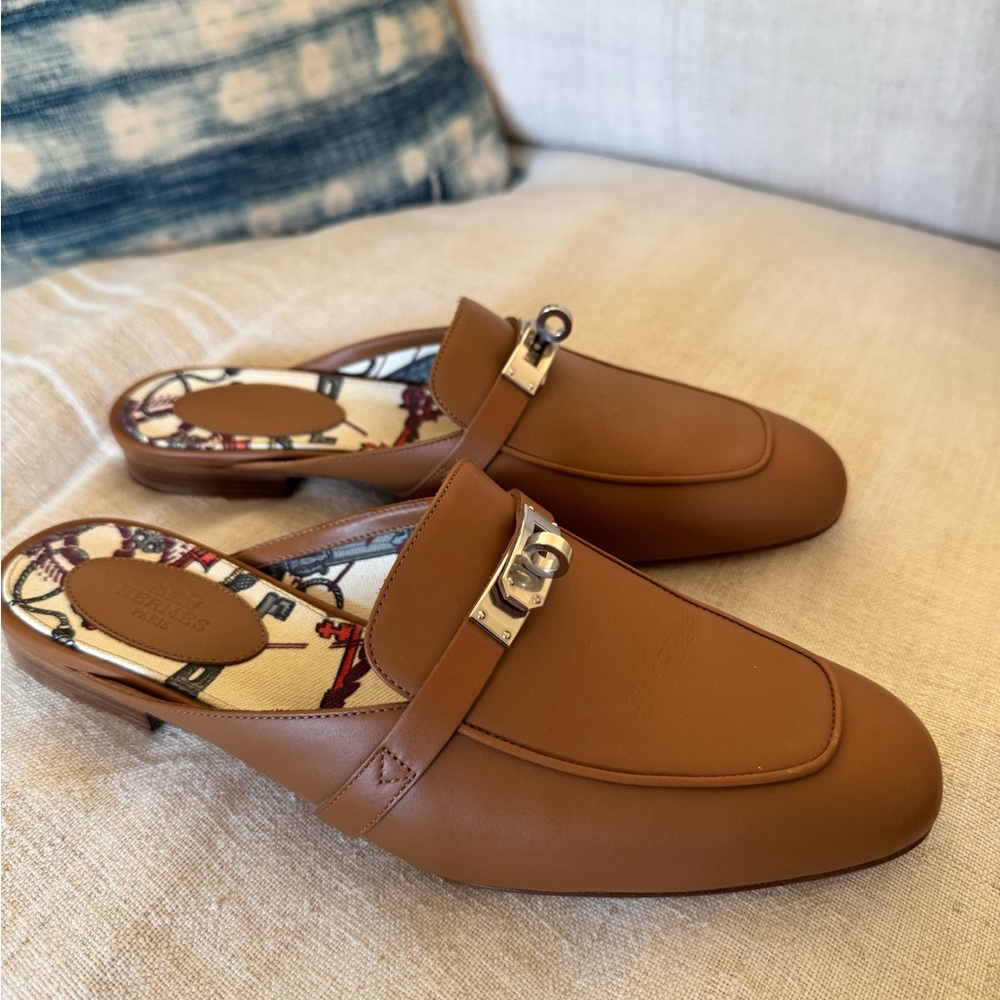 Hermes Tan Mules with Smooth Leather and Rounded Toe